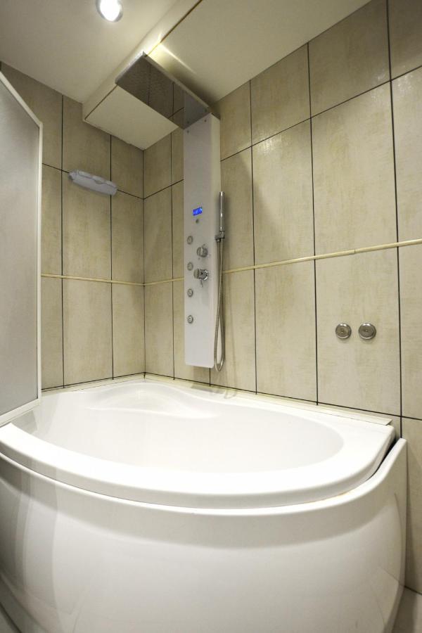 Suite Mimosa Con Piscina - Affitti Brevi Italia Sirmione Buitenkant foto